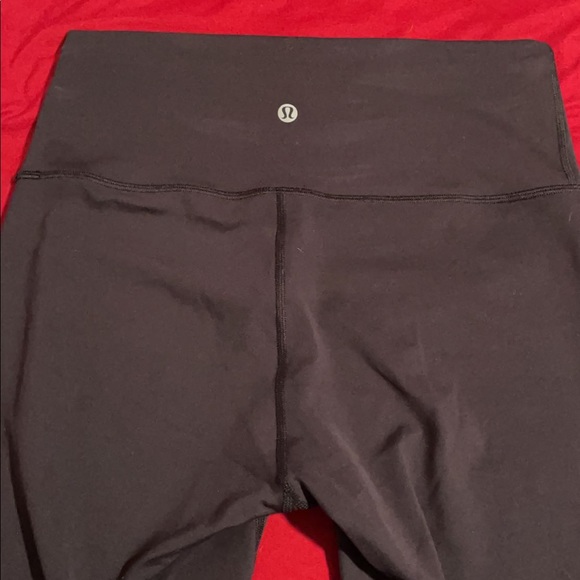 Lululemon leggings size 8 - Picture 2 of 2